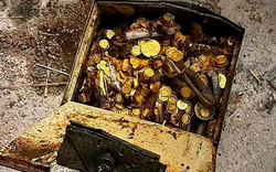 Anh thợ sửa ống nước sốc nặng khi nhặt được kho báu chứa 30kg tiền vàng