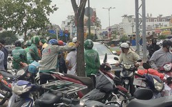 TP.HCM: Tài xế tử vong trong xe ô tô đậu trên đại lộ Phạm Văn Đồng