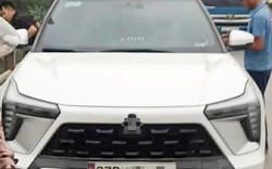 VIDEO: Người đàn ông lao xuống sông tìm kiếm cô gái trẻ nghi để lại ô tô nhảy cầu tự tử