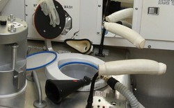 Các phi hành gia đi vệ sinh như thế nào trên tàu vũ trụ? Không giống như bạn nghĩ