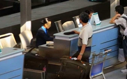 Người đàn ông bị cấm xuất cảnh đến hết năm… 9999