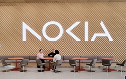 Nghỉ làm điện thoại, Nokia hồi sinh từ đống tro tàn