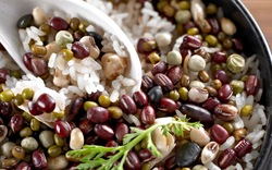 Lời khuyên đến những gia đình thường xuyên ăn cơm trộn các loại hạt