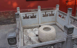 Hé lộ bí ẩn Tử Cấm Thành có 72 giếng nước nhưng hàng trăm năm không ai dám uống 1 giọt