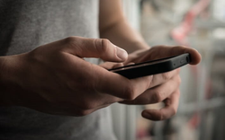 Tất cả người dân có tài khoản ngân hàng chú ý: Thấy dòng chữ này trên điện thoại, tắt nguồn ngay để tránh mất tiền oan