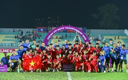 Khoảnh khắc U17 Việt Nam nâng cúp vô địch Đông Nam Á, sẵn sàng vươn tầm châu Á