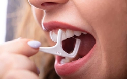 Cảnh báo: Dùng tăm chỉ nha khoa kiểu này, người đàn ông suýt trả giá bằng mạng sống