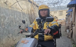 Một mình phục vụ cả thị trấn: Nghề shipper ở quê có thực sự “hái ra tiền”?