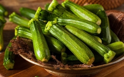 Không phải rau nào cũng “lành”: 6 loại rau thường bị đồn là biến đổi gen, sự thật phía sau là gì?