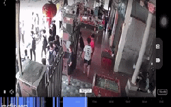 Nam sinh lớp 8 bị xịt chất lạ vào mặt trước cổng trường: Xác định nguyên nhân