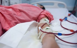 Người phụ nữ 30 tuổi suy thận vì loại thuốc người Việt cứ khó chịu là mua về uống