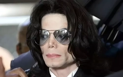 Bỏ quên quá khứ trần trụi, đen tối của Michael Jackson