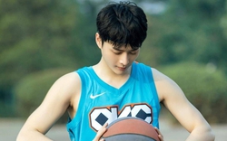 Nam diễn viên 9X điển trai biến mất khỏi showbiz suốt 3 năm, nay công khai vợ hơn 8 tuổi và con gái sinh non nặng có 1,18kg