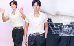 Park Bo Gum bị báo Hàn chê cười vì chiếc quần rộng phải quấn băng dính khỏi tuột giữa sự kiện