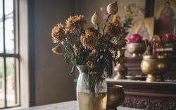 Thắp hương xong phải hạ ngay 3 thứ này: Để lâu bề trên phật ý, trôi lộc trong nhà