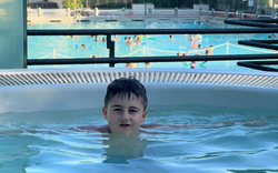 Bé trai 7 tuổi tử vong do bị kẹt trong ống hút bể bơi