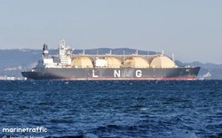 TIn vui từ eo biển Hormuz: Lô hàng LNG đầu tiên 'thông chốt' thành công, điểm đến là quốc gia sát vách Việt Nam