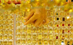 Tối 28/4, giá vàng giảm mạnh