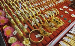 Giá vàng trong nước liên tục sụt giảm, vẫn cao hơn thế giới gần 20 triệu đồng/lượng