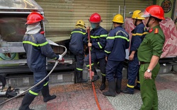 Cháy nhà hàng ở "phố Tây" Nha Trang, 5 người nước ngoài leo cửa sổ thoát nạn