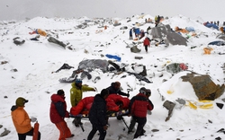Rúng động thế giới: Đường dây đầu độc 4.782 nhà leo núi Everest để dàn dựng cứu hộ giả, "kiếm chác" hơn 500 tỷ đồng