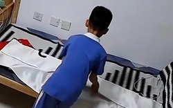 Bé trai bị "kim vô hình" từ 1 chiếc chăn đâm khắp người, cha mẹ hoảng loạn, gỡ mãi không hết