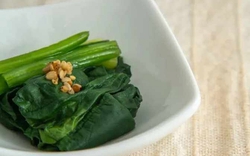 Bị xếp ở top "bẩn nhất" suốt 2 năm, nhưng loại rau này lại rất bổ máu, đáng tiếc nhiều người đang ăn sai cách