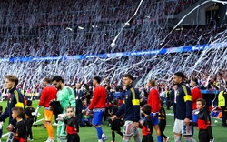 Trận Atletico Madrid hoà kịch tính Arsenal trắng xoá vì giấy vệ sinh