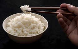 Ăn cơm nguội có thực sự giúp giảm đường huyết như lời đồn?