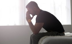 Làm "chuyện ấy" 1 mình có hại cho thận?