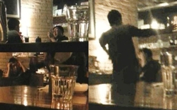 Bức ảnh nam diễn viên giờ vàng đánh ông bầu giữa quán cafe khiến showbiz chấn động, đến nay lý do ẩu đả vẫn gây tranh cãi