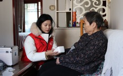 Nhận cuộc gọi giúp hủy tài khoản bảo hiểm thừa, cụ bà để lộ thông tin 5 thẻ ngân hàng, 7,6 tỷ đồng suýt mất trong 1 đêm