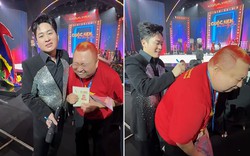 Fan Hàn Quốc có biểu hiện "lạ", liên tục kêu "ôi trời ơi" khi gặp Tùng Dương