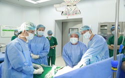 Bác sĩ Việt có 1 kỹ thuật mổ được thế giới tôn vinh: Hàn Quốc, Singapore, châu Âu đến học