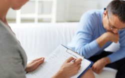 Đi khám da liễu, người đàn ông ngoài 40 tuổi nhận kết quả không ngờ từ một lần “thích của lạ”