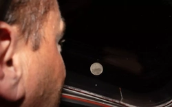 Phi hành gia NASA bật khóc với điều chưa từng có trên Mặt trăng