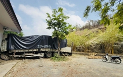 Xe chở nhân viên viễn thông rơi từ trên núi trúng khu nhà ăn công nhân, 3 người tử vong