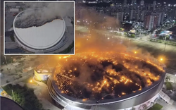 SVĐ Olympic bốc cháy dữ dội, khói đen bao trùm cả thành phố