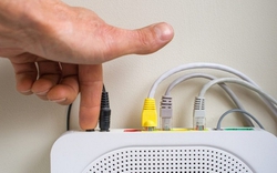 Có nên cắm cục phát wifi cả ngày? Hóa ra lâu nay nhiều người đã làm sai