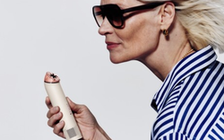 Dyson cũng đã bắt 'trend' quạt cầm tay: Tốc độ tới 65.000 vòng/phút, giá khoảng 2,6 triệu đồng