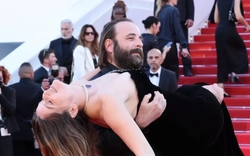 Khoảnh khắc "điên" nhất thảm đỏ Cannes