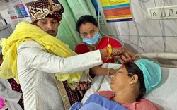 Chú rể tổ chức lễ cưới với cô dâu đang nguy kịch ngay trong phòng ICU