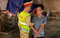 Công an Hà Nội bắt người đàn ông làm chuyện mờ ám trên đường Dương Nội giữa đêm