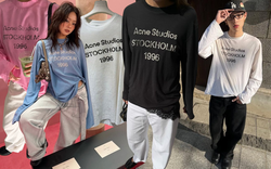 Chiếc áo dài tay Acne Studios: Tại sao một mảnh vải mỏng in logo giá 11 triệu lại khiến cả thế giới phát cuồng?