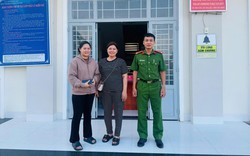 Hai người phụ nữ SN 1966 và 1997 cùng đến công an làm việc sau khi tài khoản phát sinh giao dịch 250.000.000 đồng