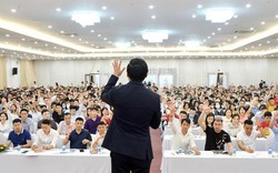 Một công ty "dạy làm giàu" phải dừng bán khóa học, chủ tịch là diễn giả nổi tiếng bất ngờ xin từ chức