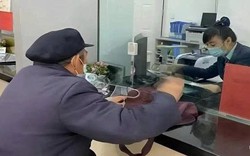 Phát hiện nhân viên ngân hàng cố tình trì hoãn phục vụ cụ ông chuyển 200 triệu đồng: Công an Hà Nội vào cuộc điều tra