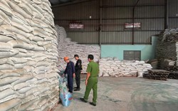 Thủ đoạn lừa đảo tinh vi nhắm vào người nông dân: Công an đột kích “đại bản doanh” cùng 5 kho hàng, thu giữ hơn 70 tấn phân bón giả trị giá 1,5 tỷ đồng