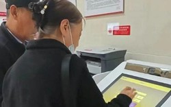 Khách gửi tiết kiệm hơn 387 triệu đồng, 8 năm sau phát hiện đã mua bảo hiểm, ngân hàng khẳng định: “Chúng tôi bán hàng đúng quy trình”
