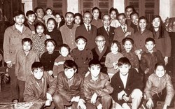 Chủ tiệm vàng nuôi 8 con thành tài, 4 người là giáo sư: Con út đã 90 tuổi vẫn "gây sốt" MXH bởi khả năng tiếng Anh đỉnh cao